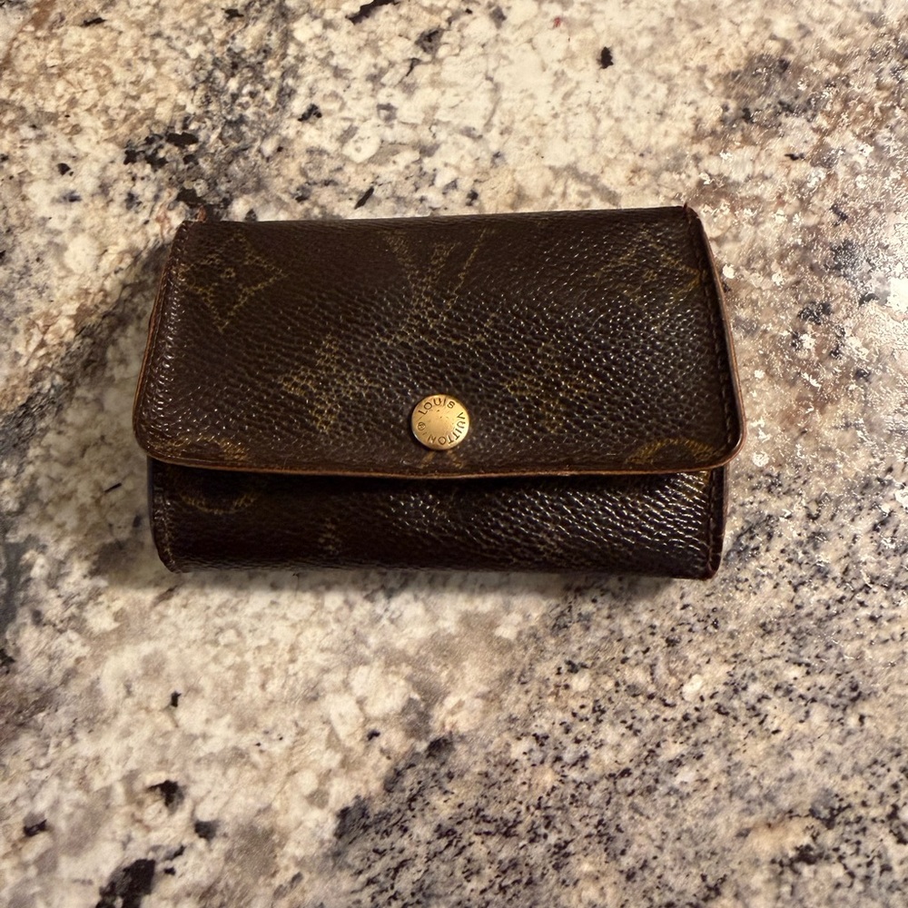 Louis Vuitton 6 Key Holder *authentic*